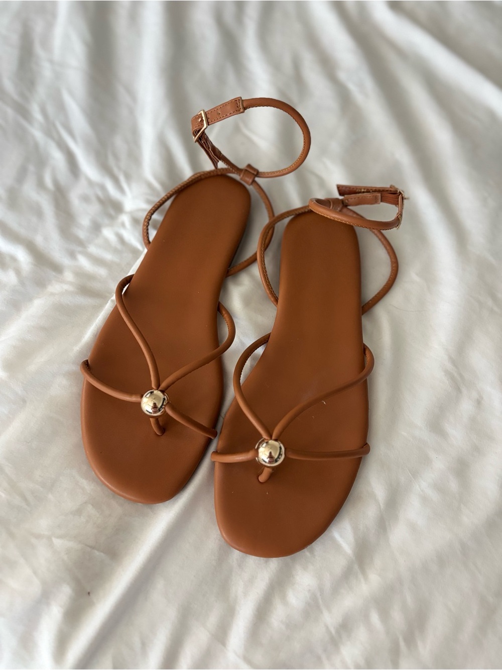 QIV Women's Tan Strappy Thong Sandals with Gold Accent